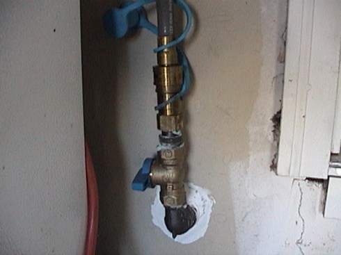 dsc00058 Natural Gas Quick disconnect piped to the garage.